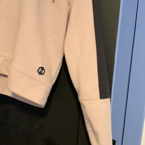 Under armour Pink hoodie.. - Picture 3 of 6